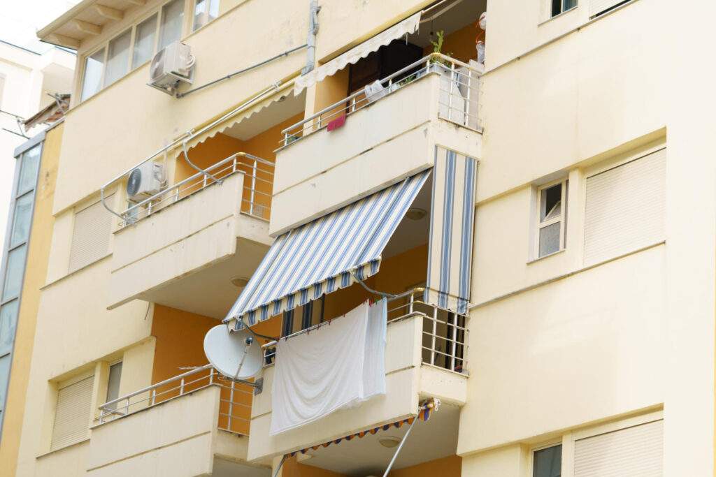 Toldo stor para balcón: qué es, ventajas y en qué casos se recomienda