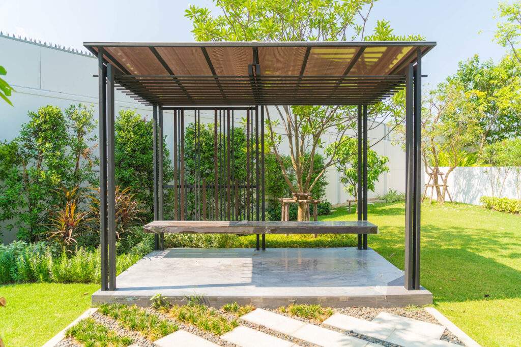 Pérgolas de aluminio o madera: diferencias, ventajas y qué opción elegir
