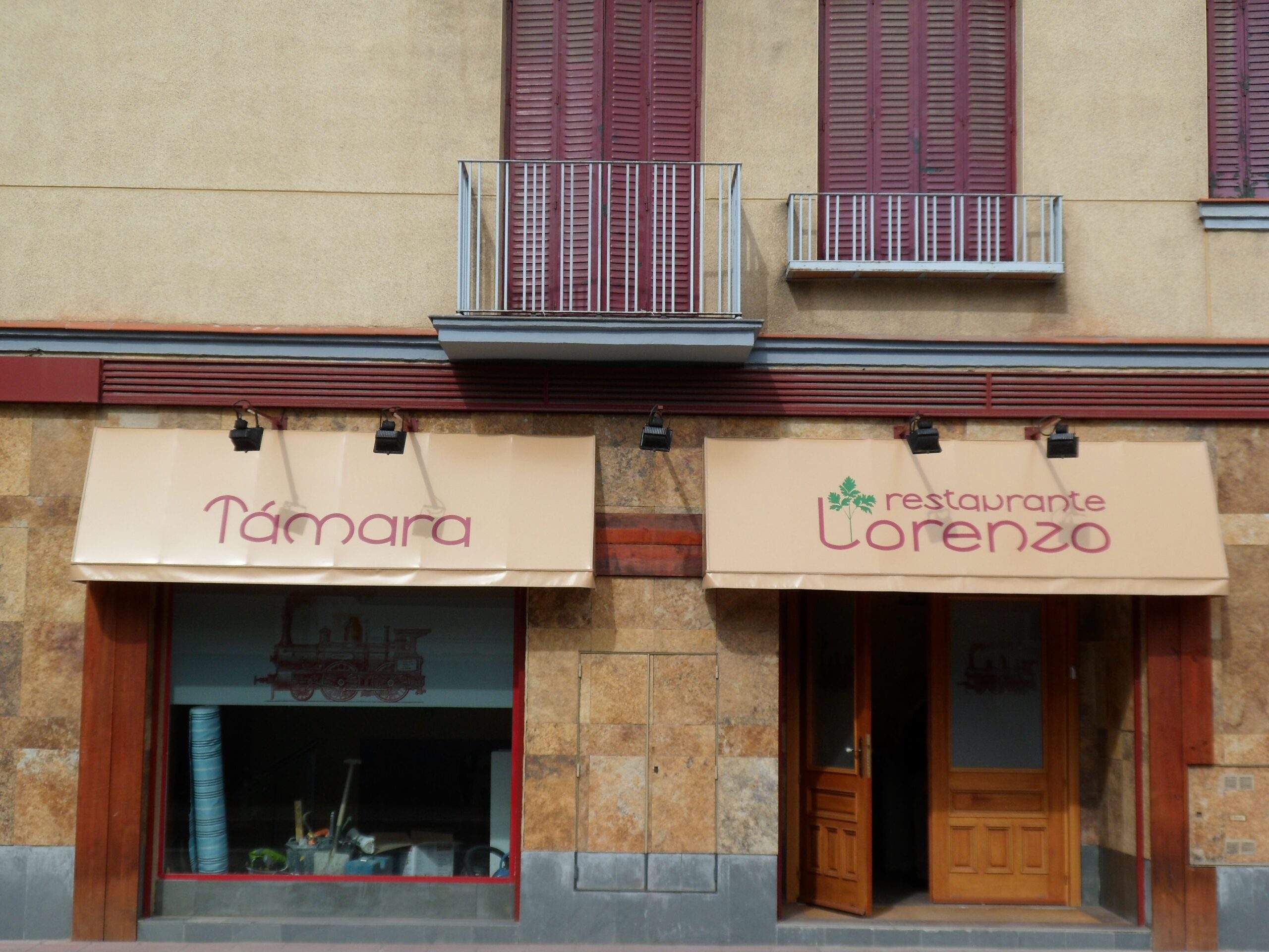Toldos para comercios y escaparates en Villaverde